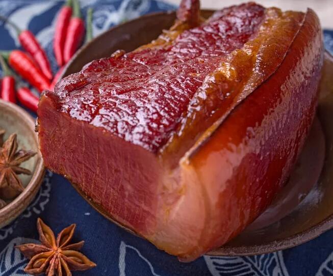 現(xiàn)代的工藝結(jié)合做出來(lái)的臘肉非常好吃